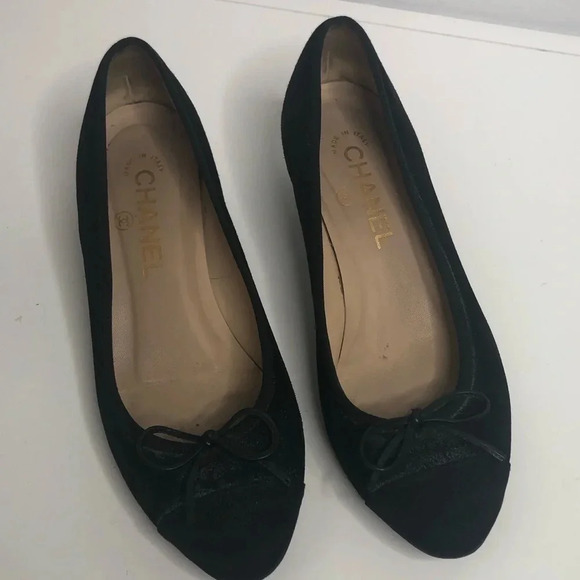 CHANEL Suede Heels - Picture 2 of 11